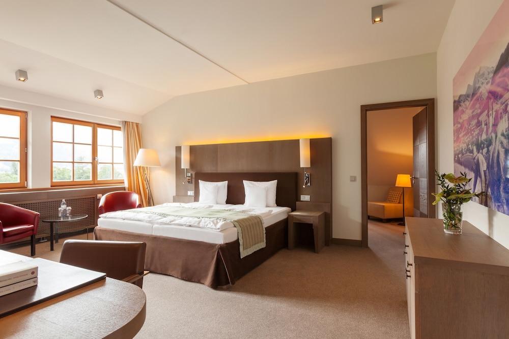Schlosshotel Kitzbuehel A-Rosa Collection ภายนอก รูปภาพ A typical hotel room