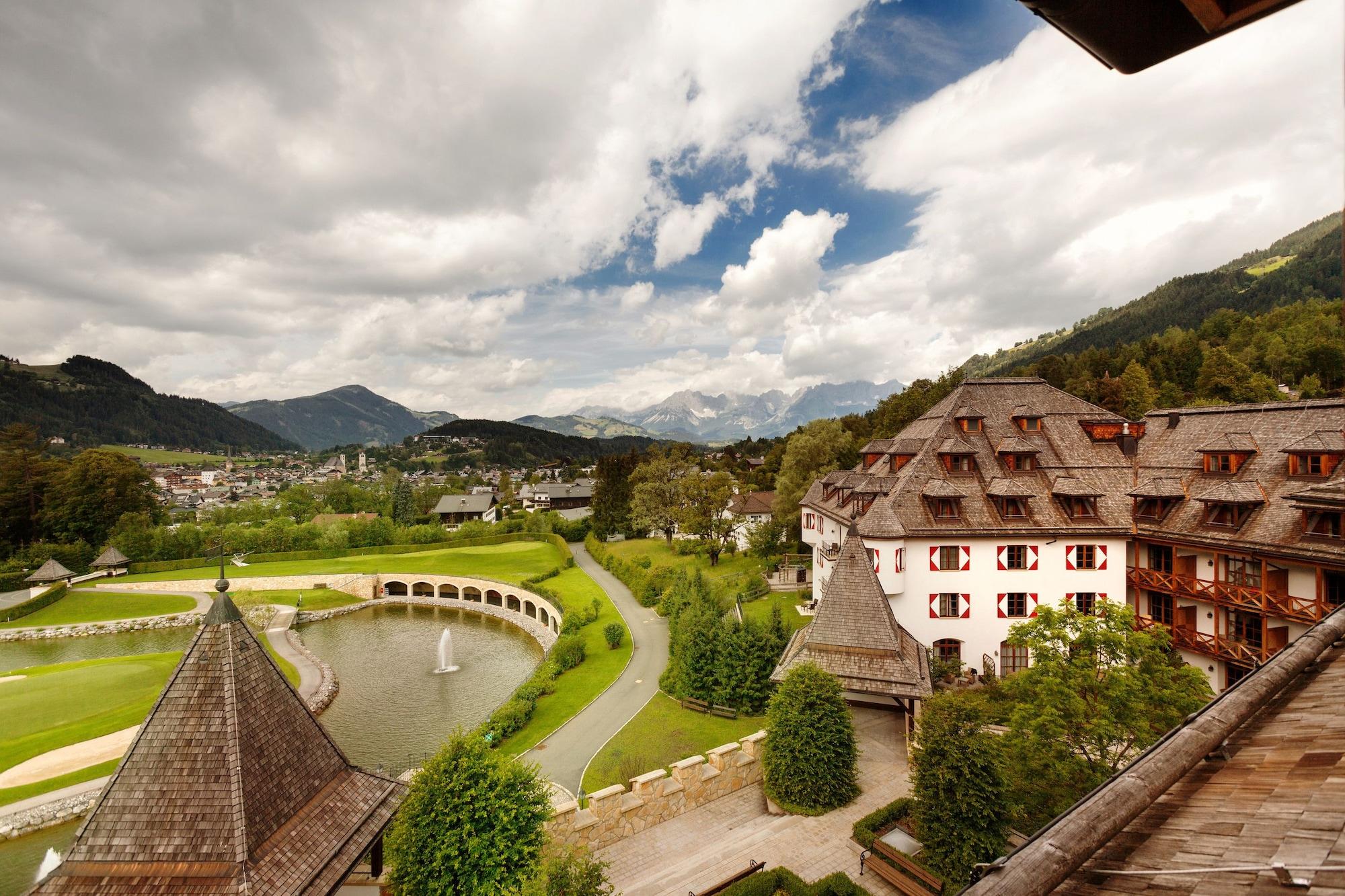 Schlosshotel Kitzbuehel A-Rosa Collection ภายนอก รูปภาพ View of the town