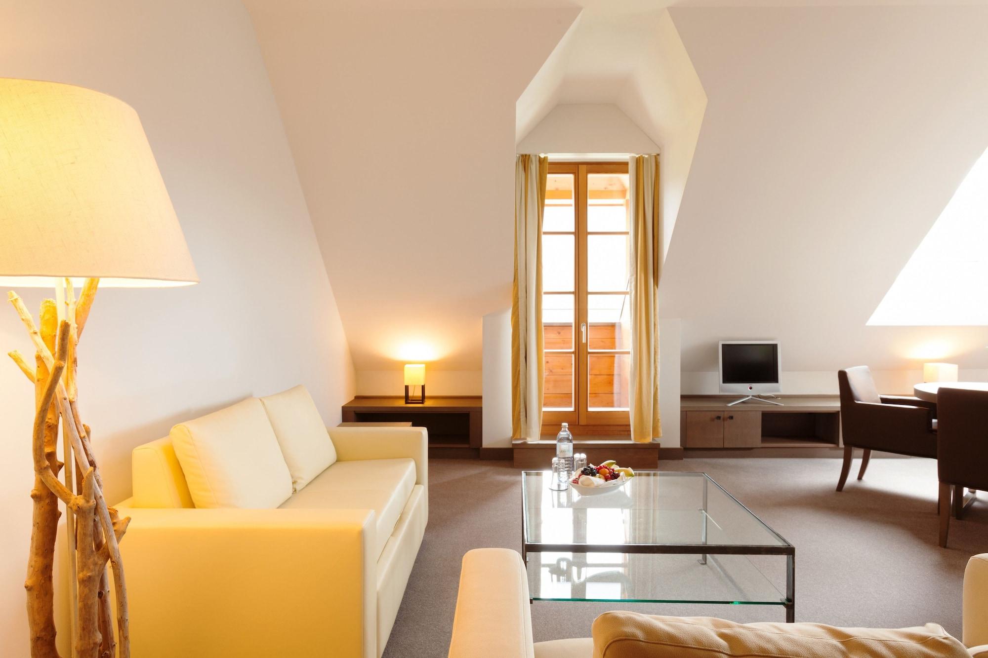Schlosshotel Kitzbuehel A-Rosa Collection ภายนอก รูปภาพ A suite at the Hotel de la Paix