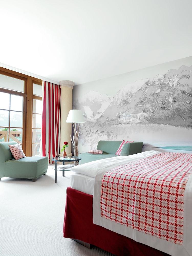 Schlosshotel Kitzbuehel A-Rosa Collection ภายนอก รูปภาพ A room at the Hotel Axelmannstein