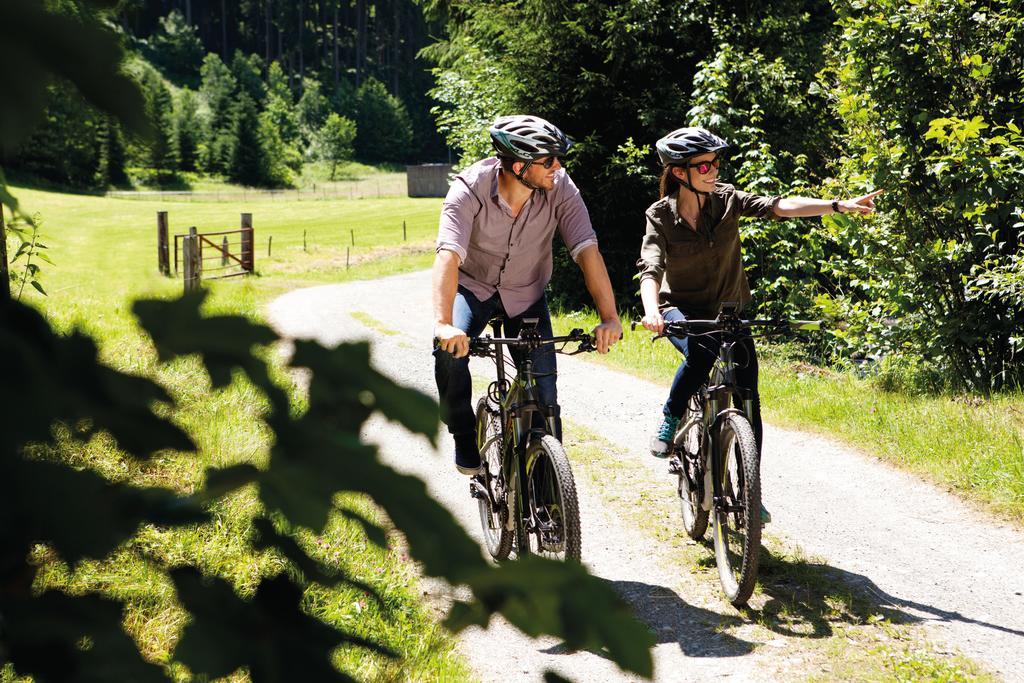 Schlosshotel Kitzbuehel A-Rosa Collection ภายนอก รูปภาพ Biking in the Black Forest