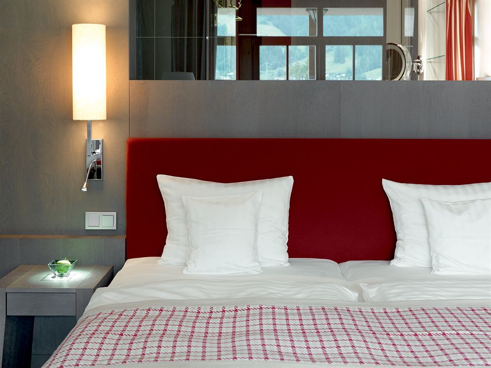 Schlosshotel Kitzbuehel A-Rosa Collection ภายนอก รูปภาพ A room at the hotel