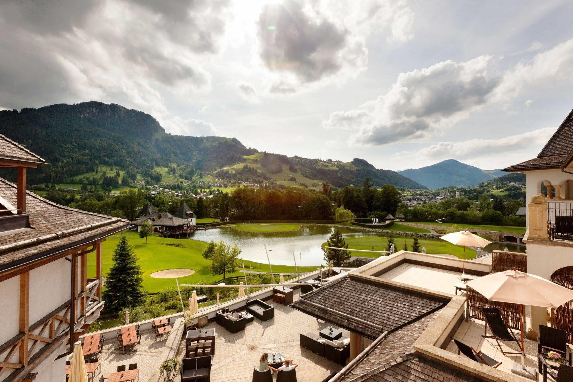 Schlosshotel Kitzbuehel A-Rosa Collection ภายนอก รูปภาพ View of the town