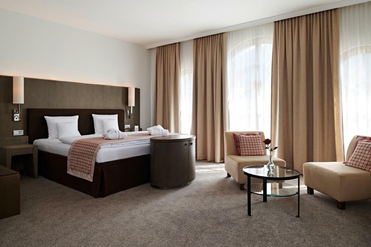 Schlosshotel Kitzbuehel A-Rosa Collection ภายนอก รูปภาพ A room at the hotel